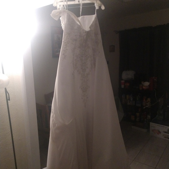 Wedding dress - Picture 7 of 8